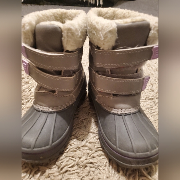 Joe fresh snow boots for girls size9 - Picture 2 of 7